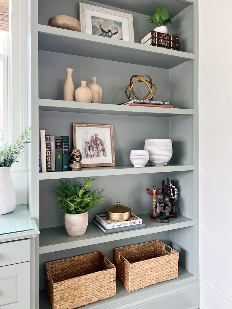 Tips to decorate a bookshelf