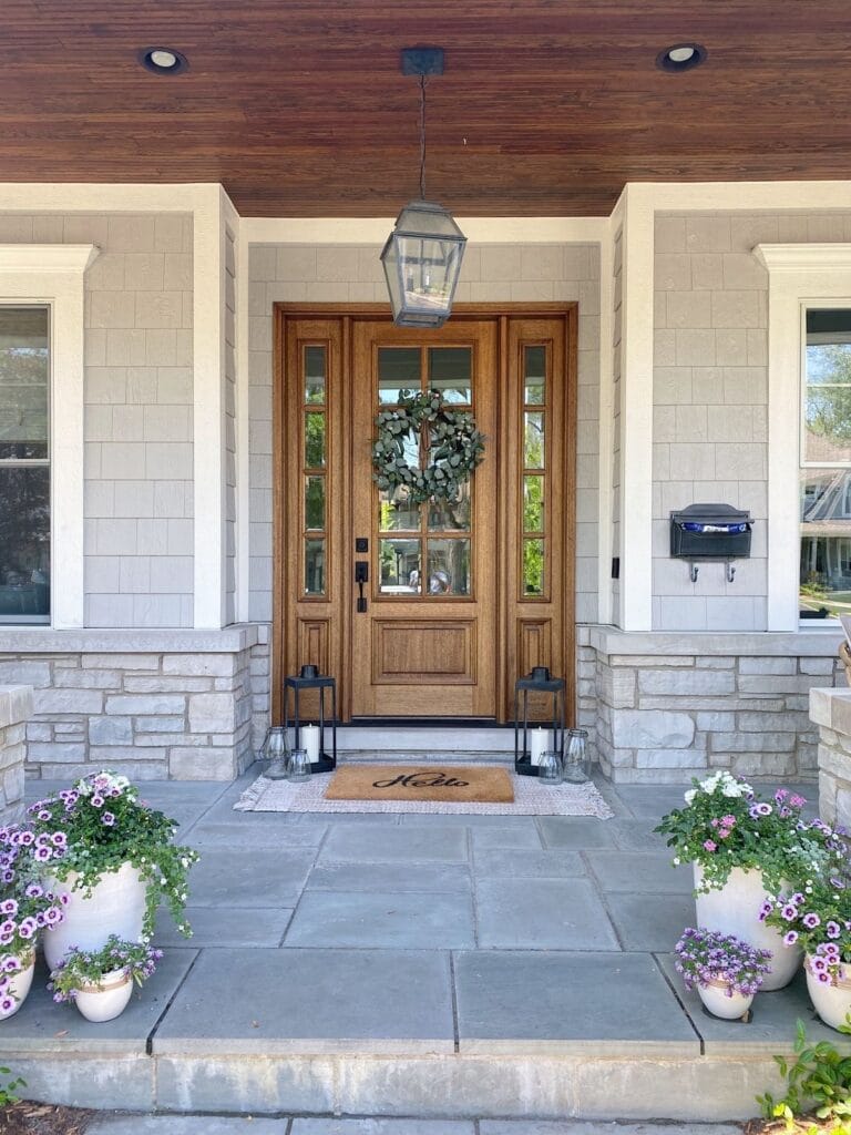 front door with spring flowers in white pots | Outdoor Spring Decorations