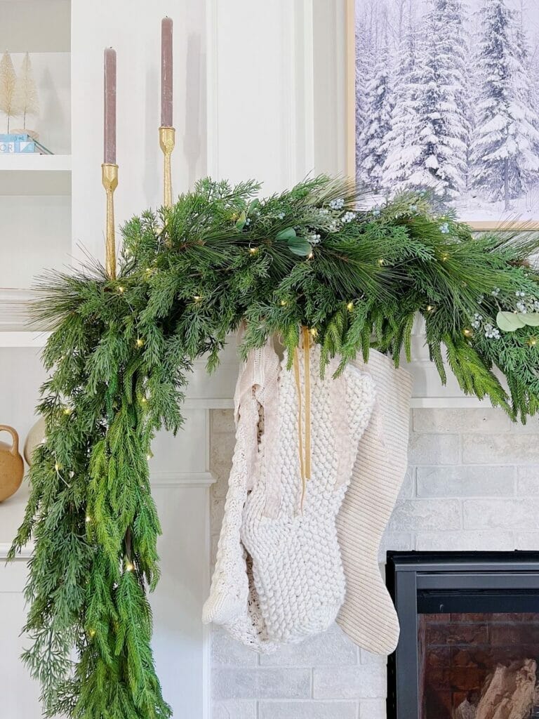 How to Decorate a Mantel for Christmas